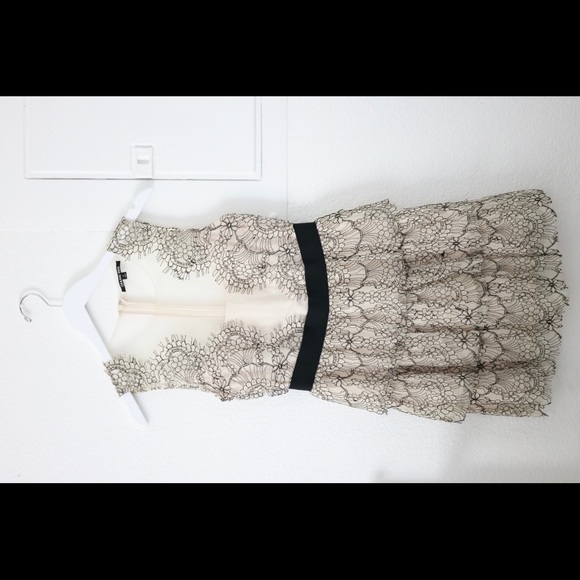 Gianni Bini Dresses & Skirts - Gianni Bini Black and Cream Laced layered scalloped dress